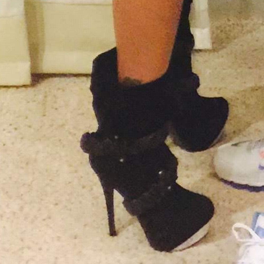 Boots - Picture 2 of 4